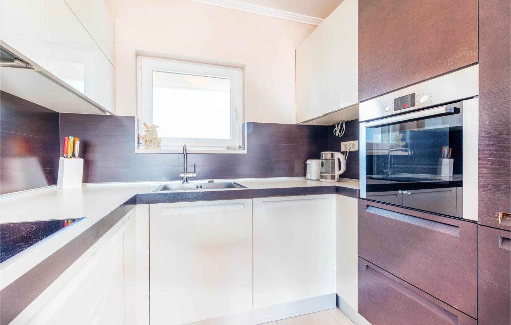 Beautiful Apartment In Split With Kitchen Εξωτερικό φωτογραφία