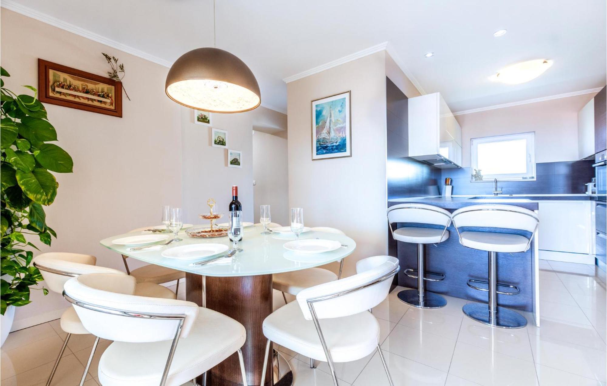 Beautiful Apartment In Split With Kitchen Εξωτερικό φωτογραφία
